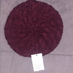 A .NEW DAY BURGUNDY BERET KOHLS
